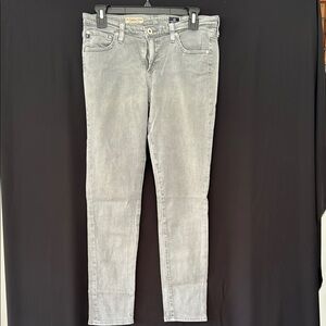 The legging ankle Skinny Jeans with Modern Minimalist Design, size 29